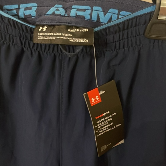 Under armor small navy shorts - Picture 3 of 3